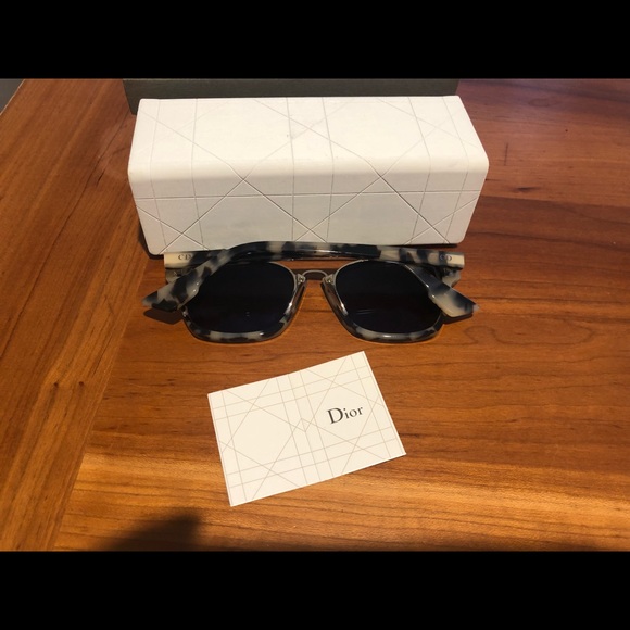 Christian Dior Tortoise Sunglasses - Picture 4 of 8